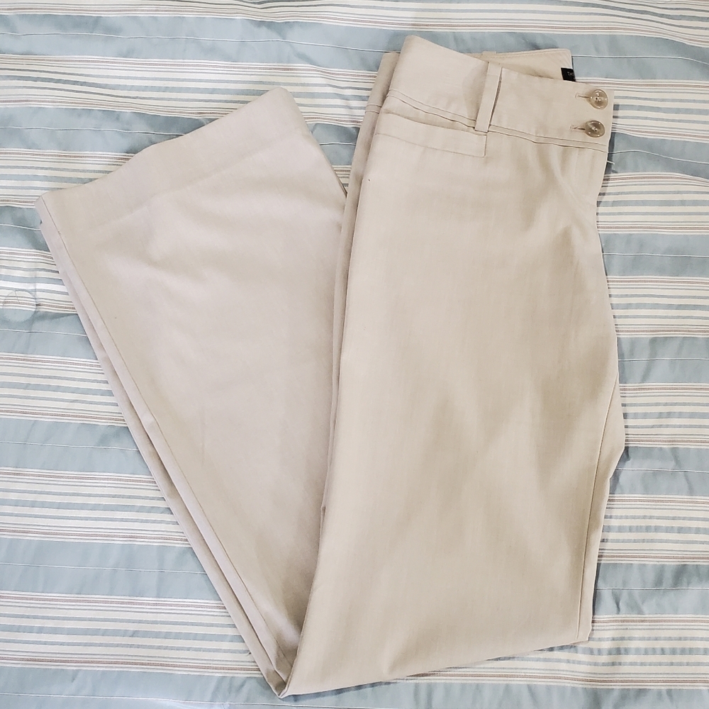 The Limited Collection Cassidy Fit Light Khaki Flares size 4 long